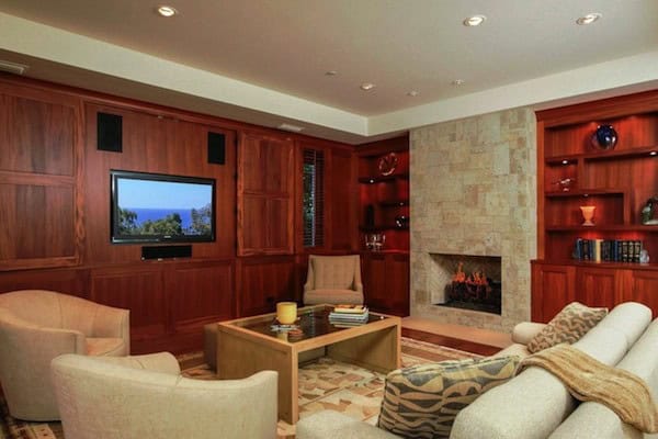 9_7105-Fairway-Road-La-Jolla-Family-Room-600x400